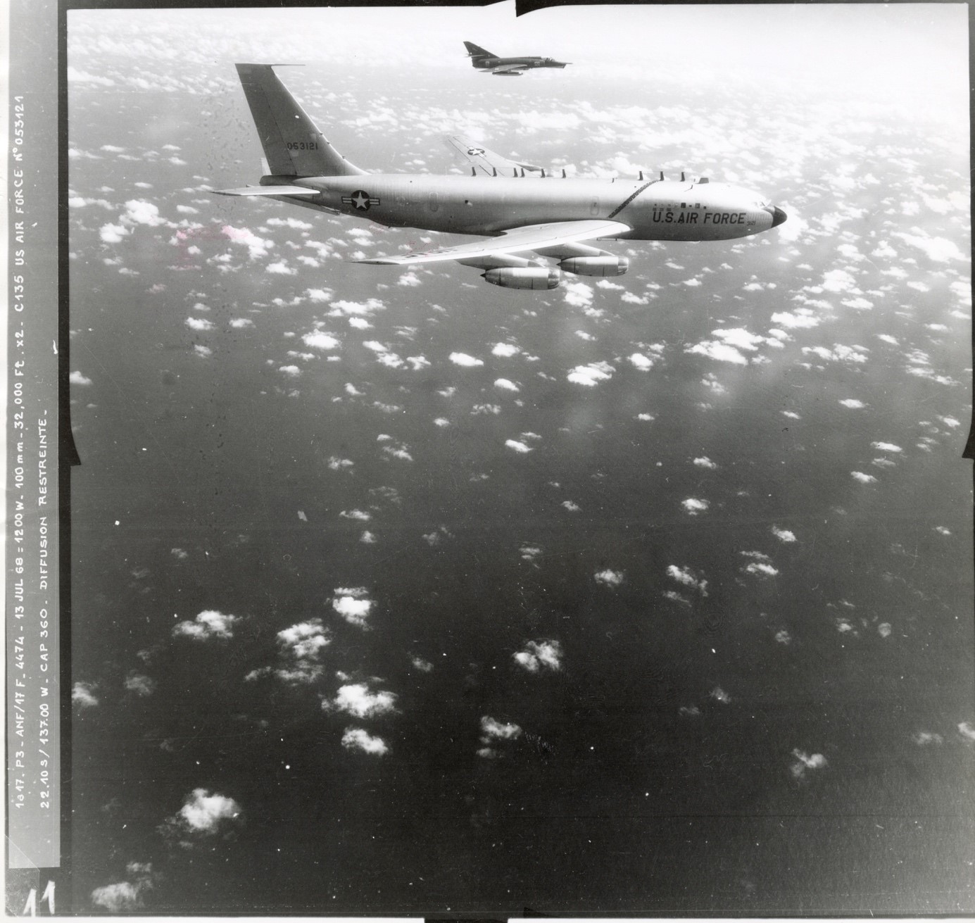 KC-135 étatsunien escorté par un Étendard IV